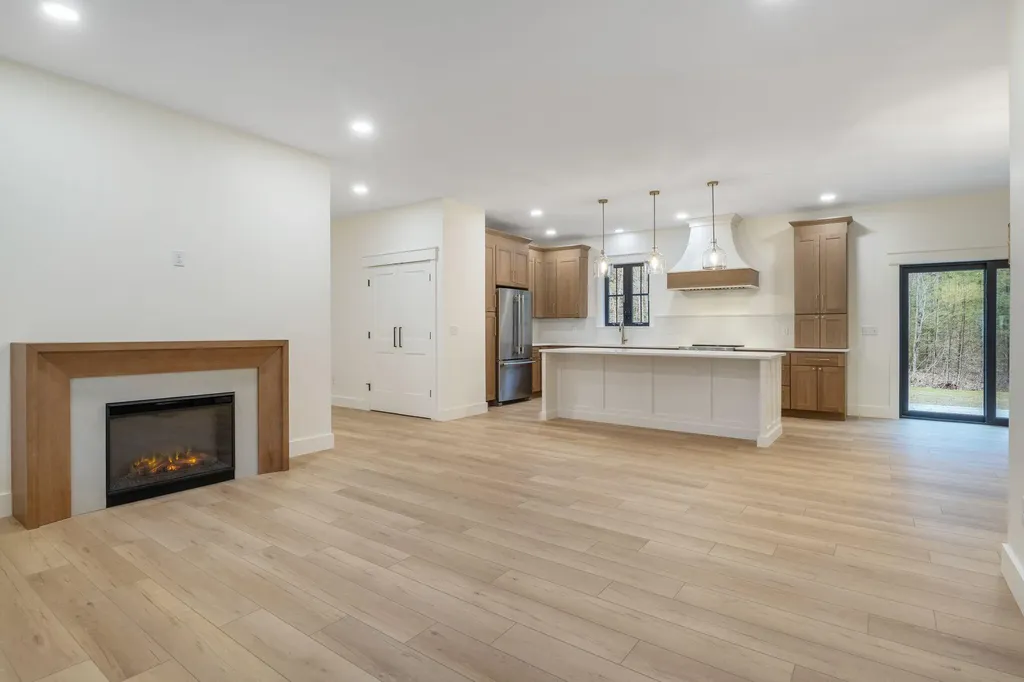 23 Robert Street Buxton ME 04093