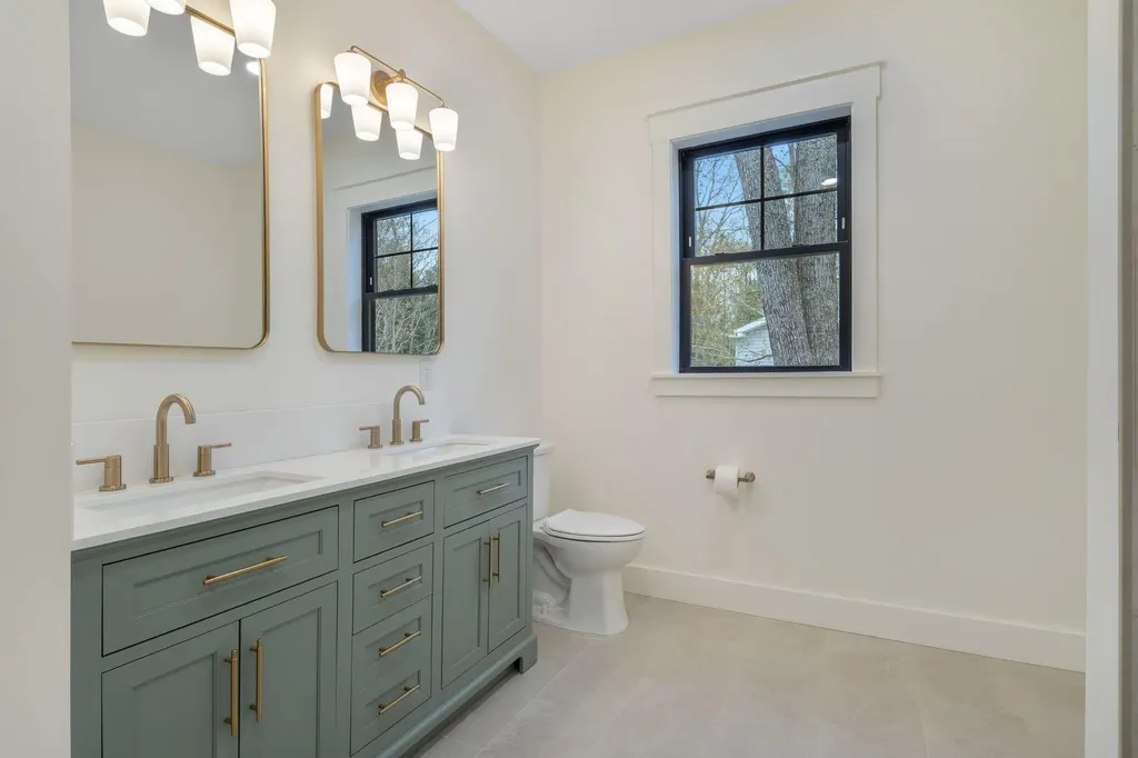 23 Robert Street Buxton ME 04093