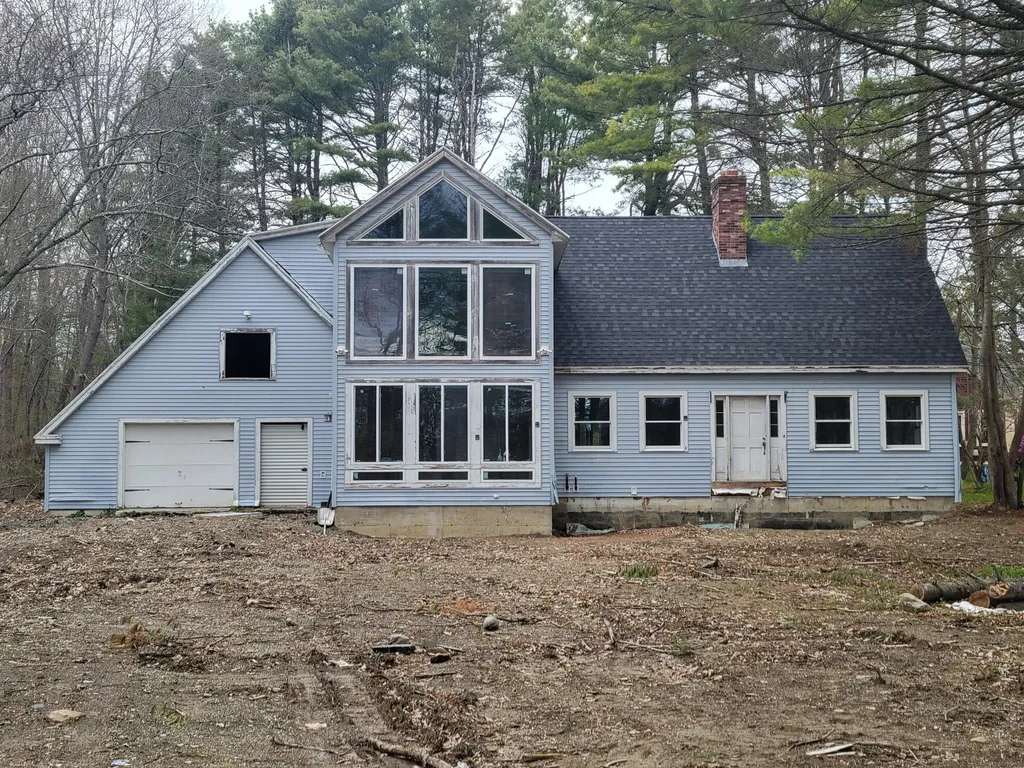 187 W Main Street Searsport ME 04974