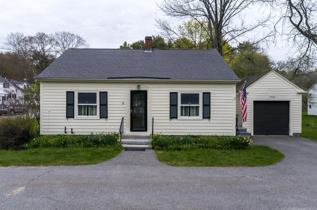8 Oak Avenue Freeport ME 04032