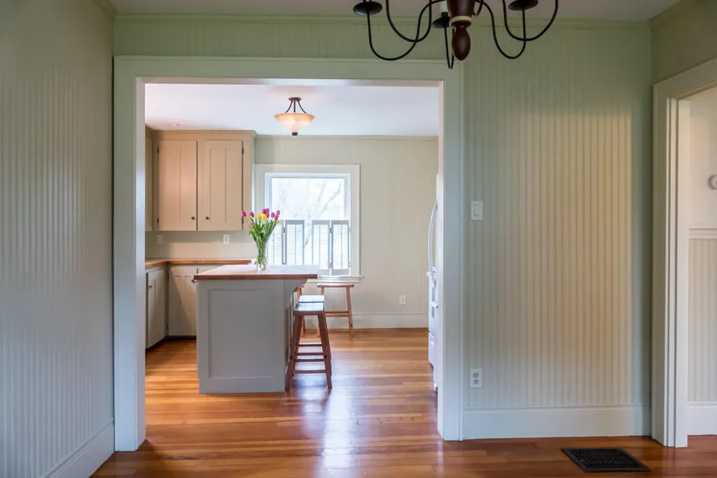 8 Oak Avenue Freeport ME 04032
