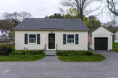 8 Oak Avenue Freeport ME 04032
