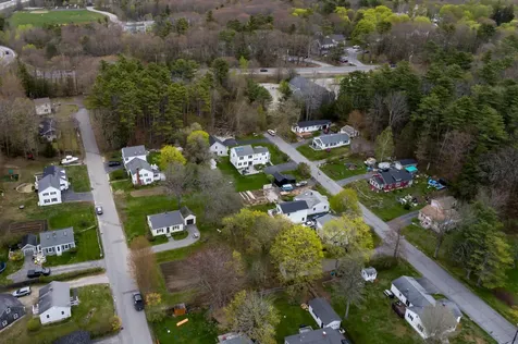 8 Oak Avenue Freeport ME 04032