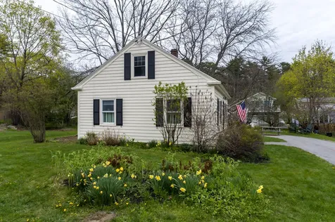 8 Oak Avenue Freeport ME 04032
