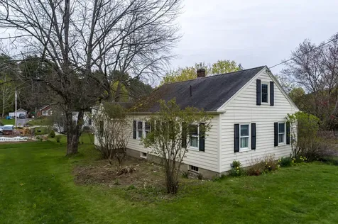 8 Oak Avenue Freeport ME 04032