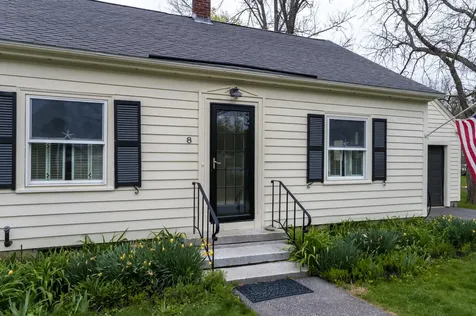 8 Oak Avenue Freeport ME 04032