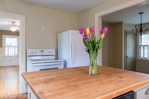 8 Oak Avenue Freeport ME 04032
