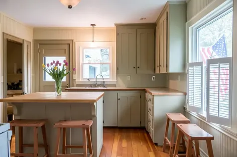 8 Oak Avenue Freeport ME 04032