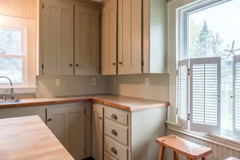 8 Oak Avenue Freeport ME 04032