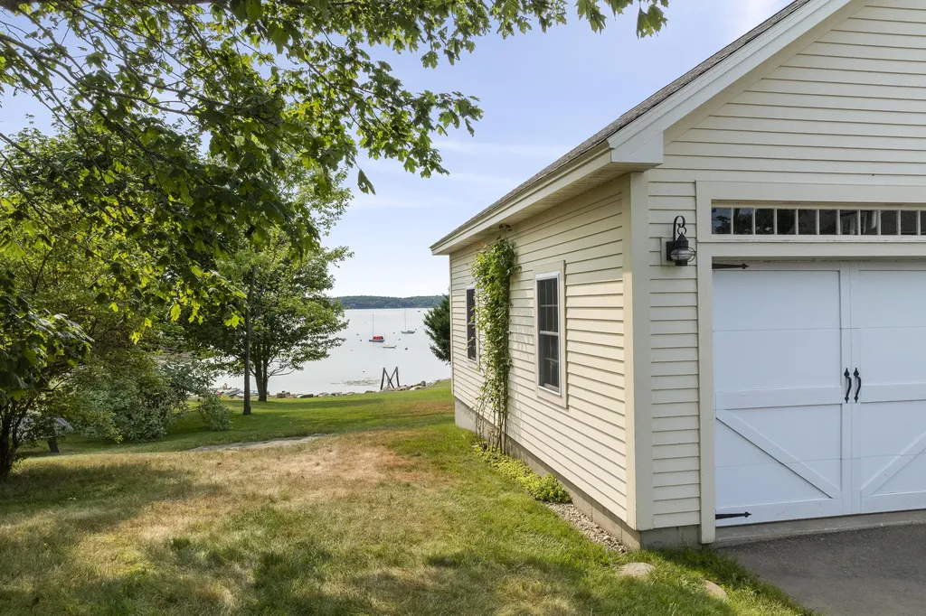 1 Fish Point Road Bristol ME 04554