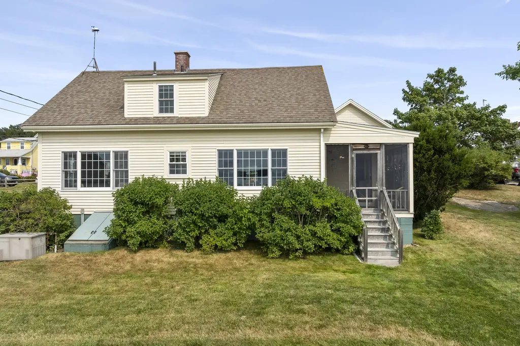 1 Fish Point Road Bristol ME 04554