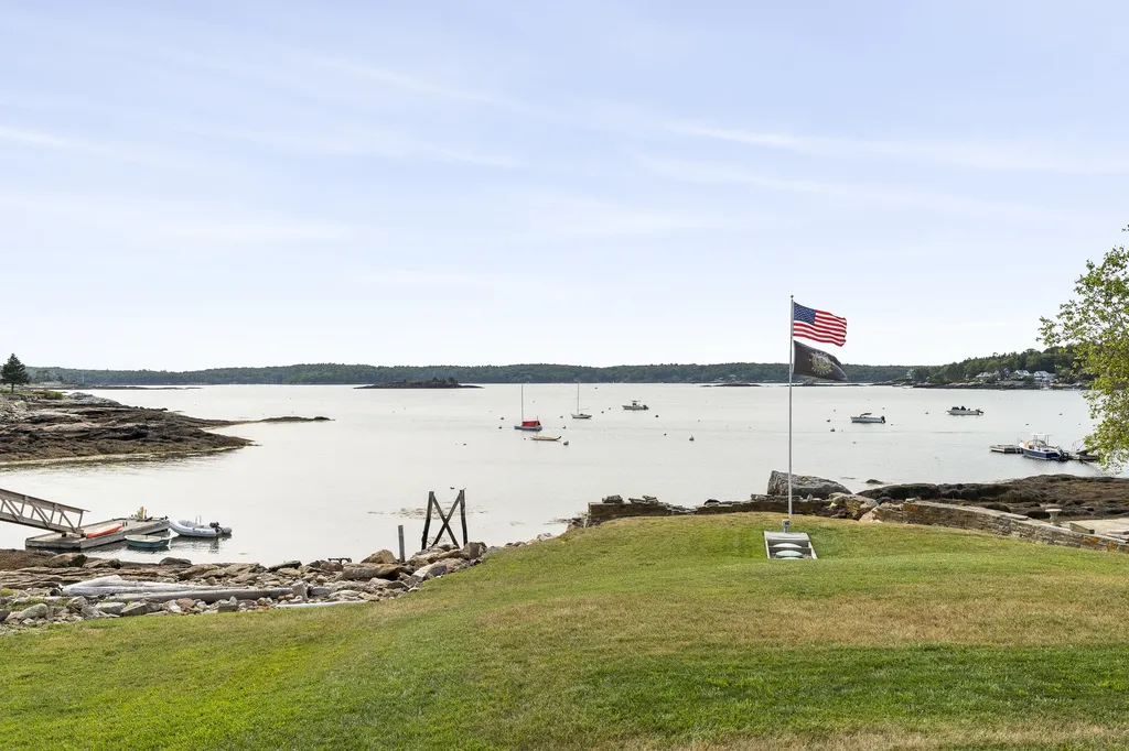 1 Fish Point Road Bristol ME 04554