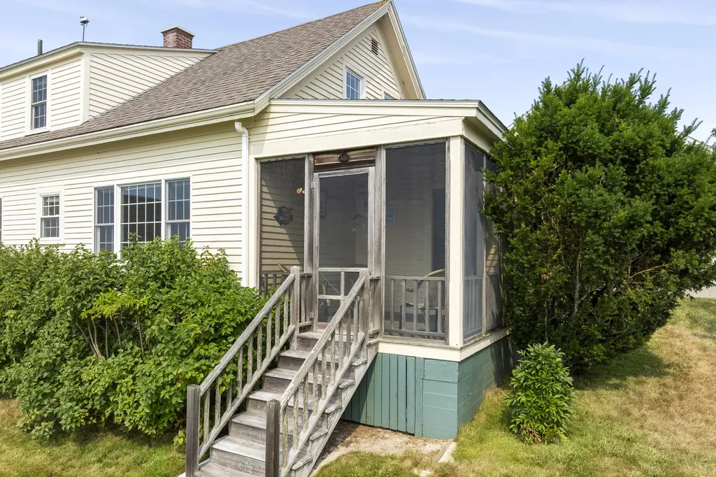 1 Fish Point Road Bristol ME 04554