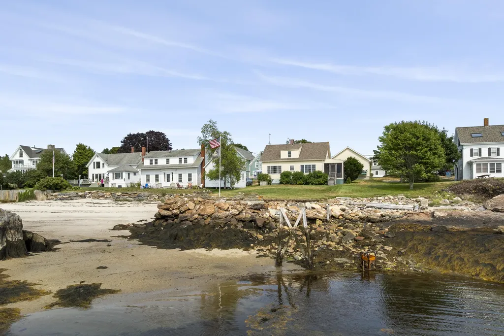 1 Fish Point Road Bristol ME 04554