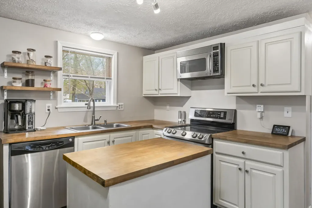 35 Buttonwood Road South Berwick ME 03908