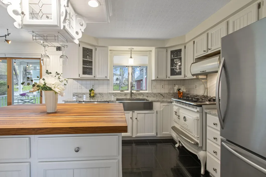 11 Sunset Avenue Lisbon ME 04252