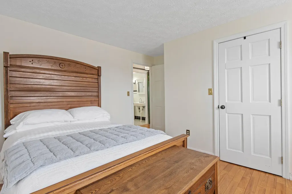 11 Sunset Avenue Lisbon ME 04252