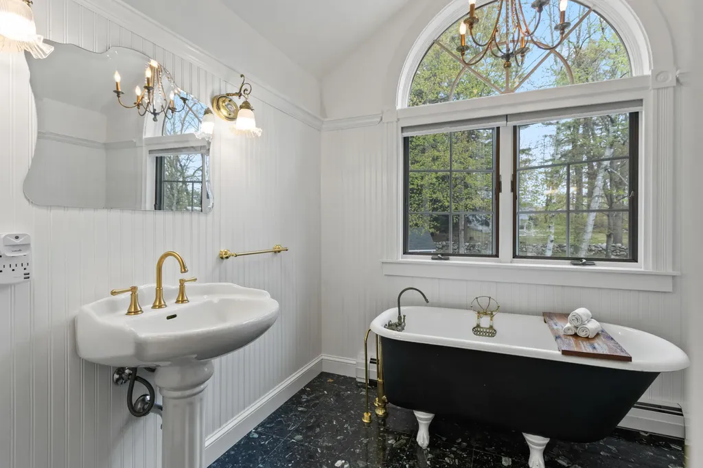 11 Sunset Avenue Lisbon ME 04252