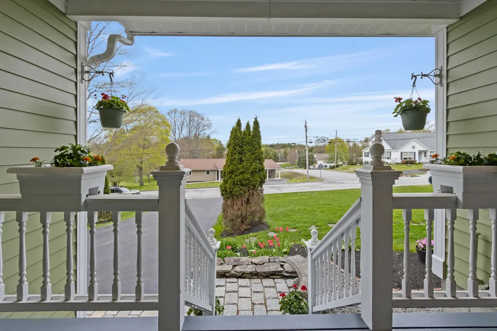 11 Sunset Avenue Lisbon ME 04252