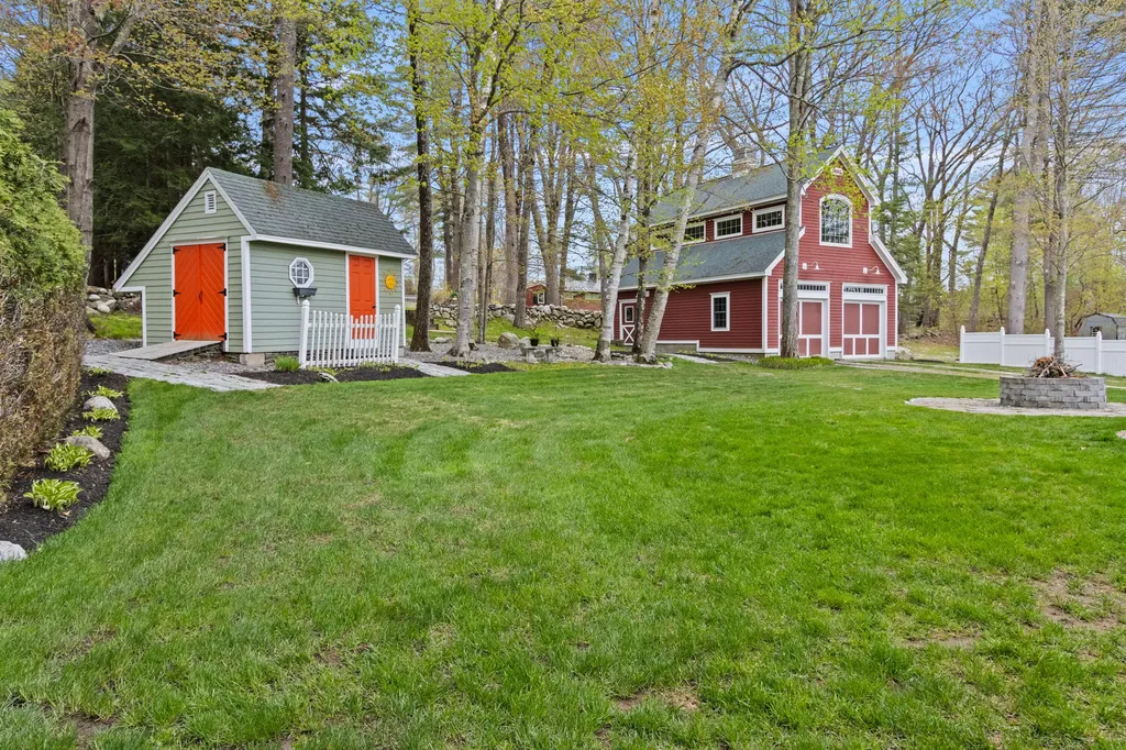11 Sunset Avenue Lisbon ME 04252