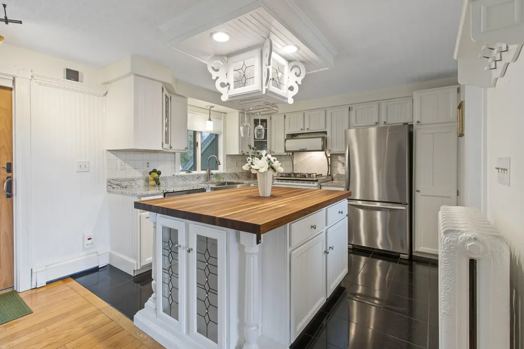 11 Sunset Avenue Lisbon ME 04252