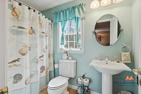 46 Longwood Drive Gardiner ME 04345