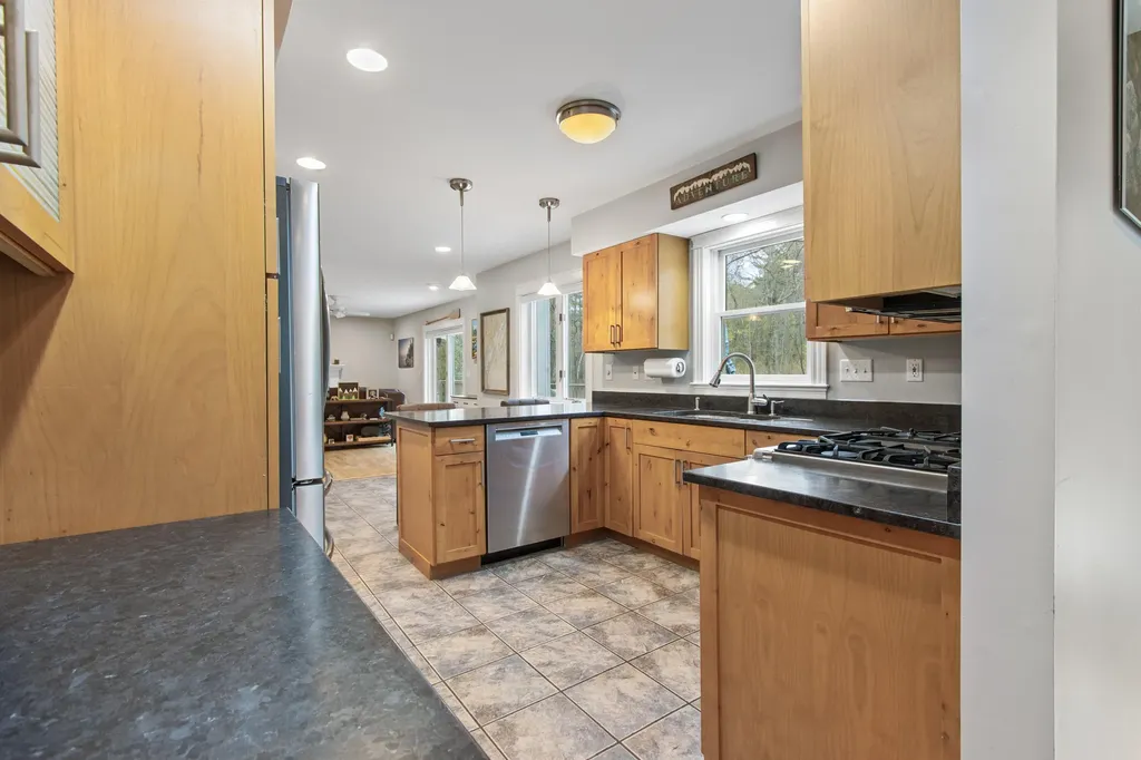 20 Ledgewood Drive Portland ME 04105