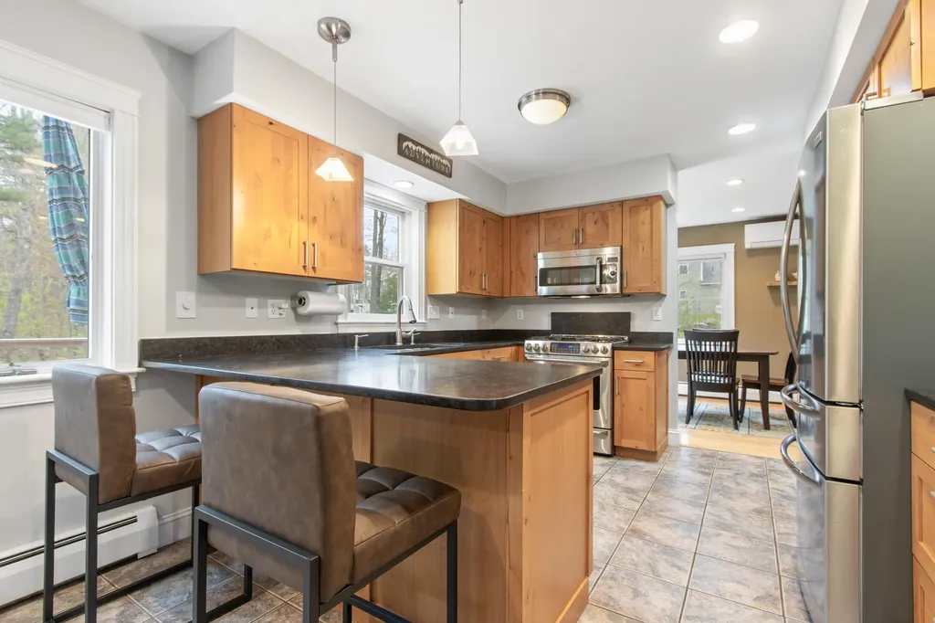 20 Ledgewood Drive Portland ME 04105
