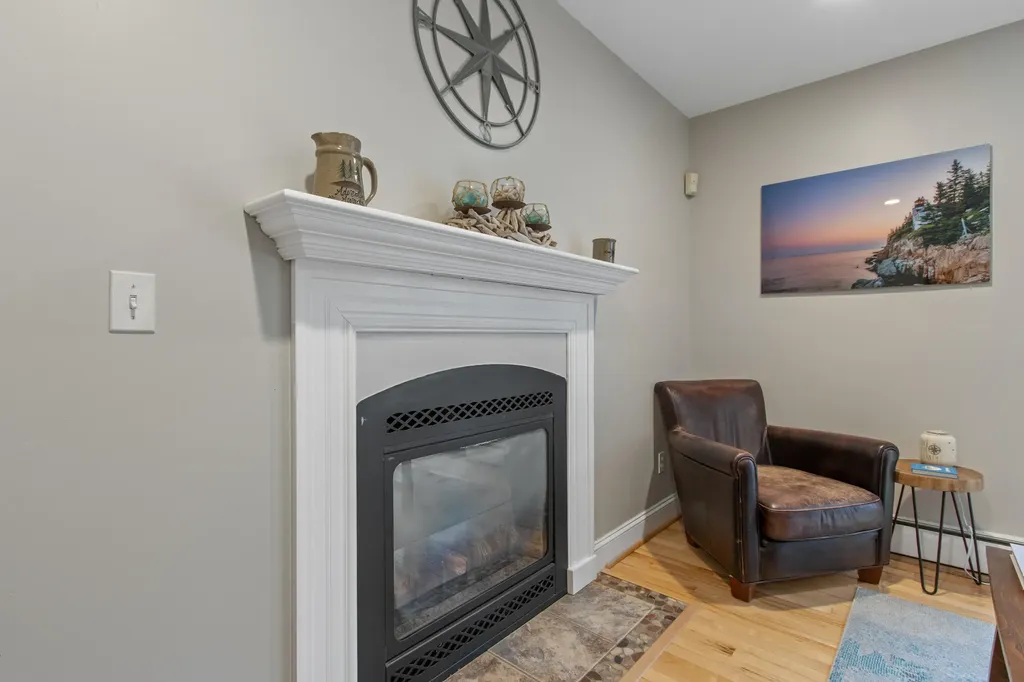20 Ledgewood Drive Portland ME 04105