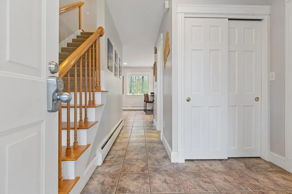 20 Ledgewood Drive Portland ME 04105