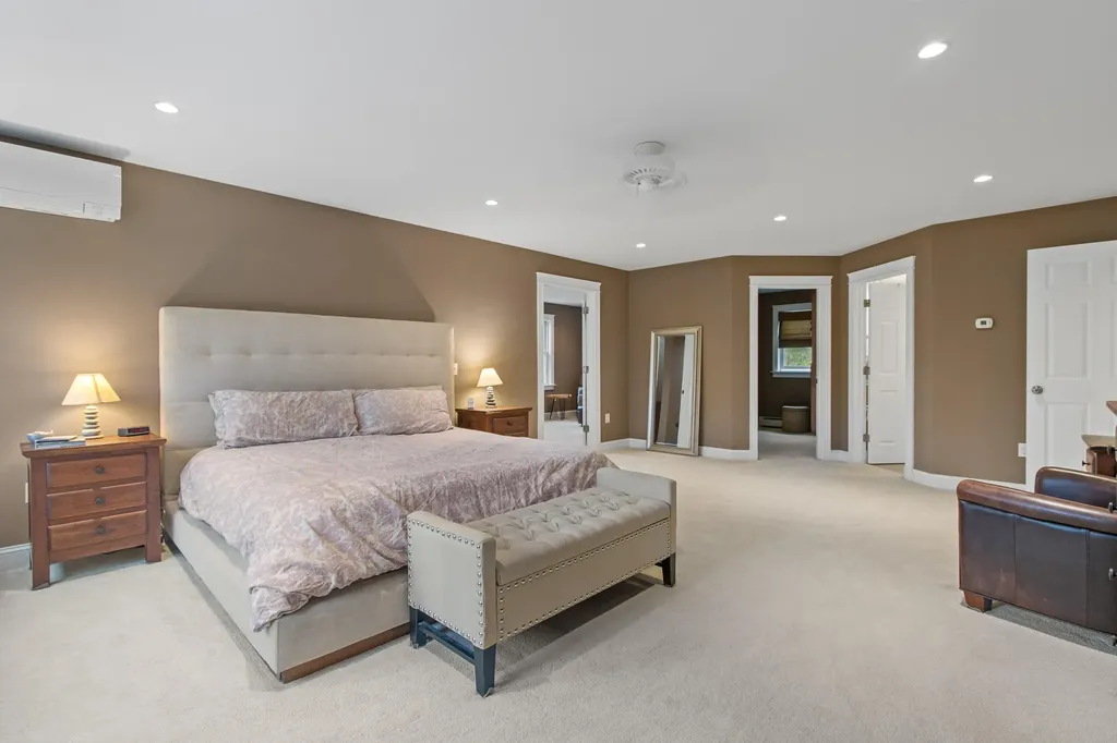20 Ledgewood Drive Portland ME 04105