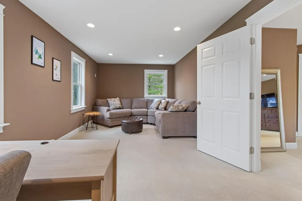 20 Ledgewood Drive Portland ME 04105