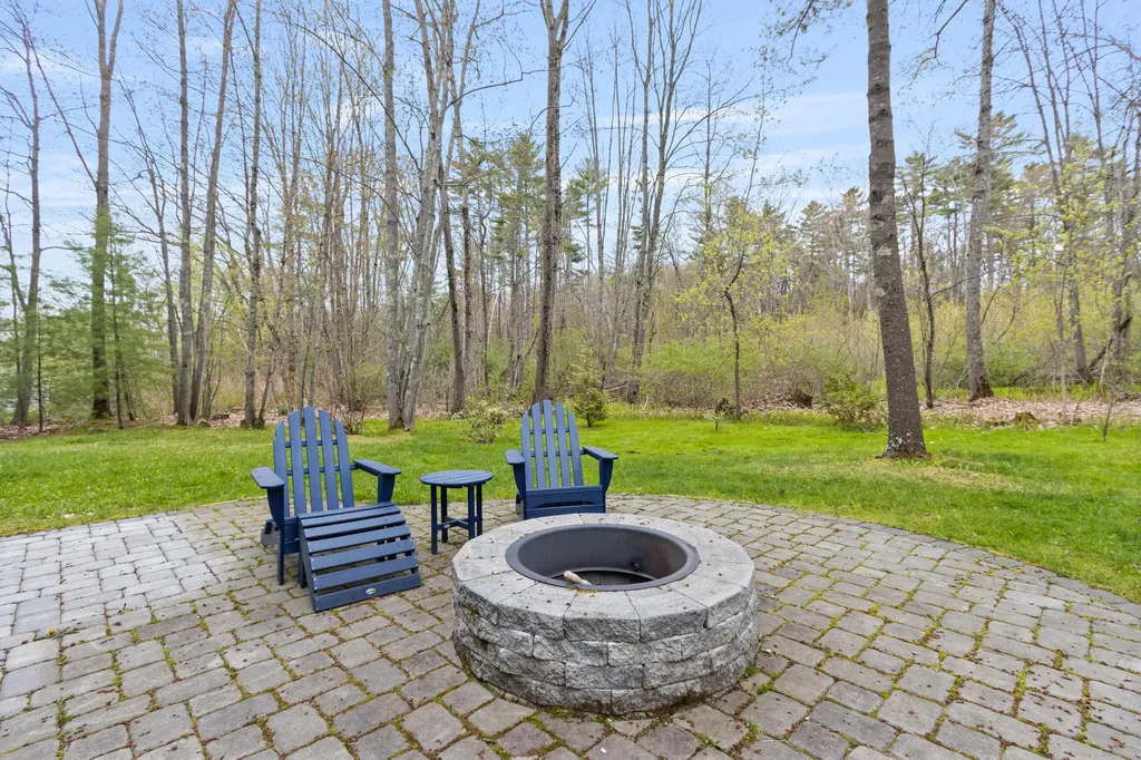 20 Ledgewood Drive Portland ME 04105