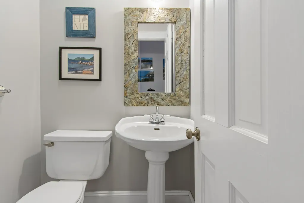 20 Ledgewood Drive Portland ME 04105