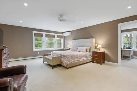 20 Ledgewood Drive Portland ME 04105
