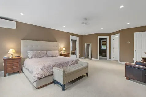 20 Ledgewood Drive Portland ME 04105