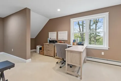 20 Ledgewood Drive Portland ME 04105