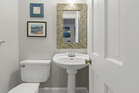 20 Ledgewood Drive Portland ME 04105
