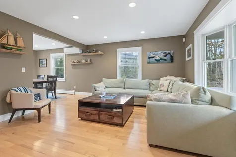20 Ledgewood Drive Portland ME 04105