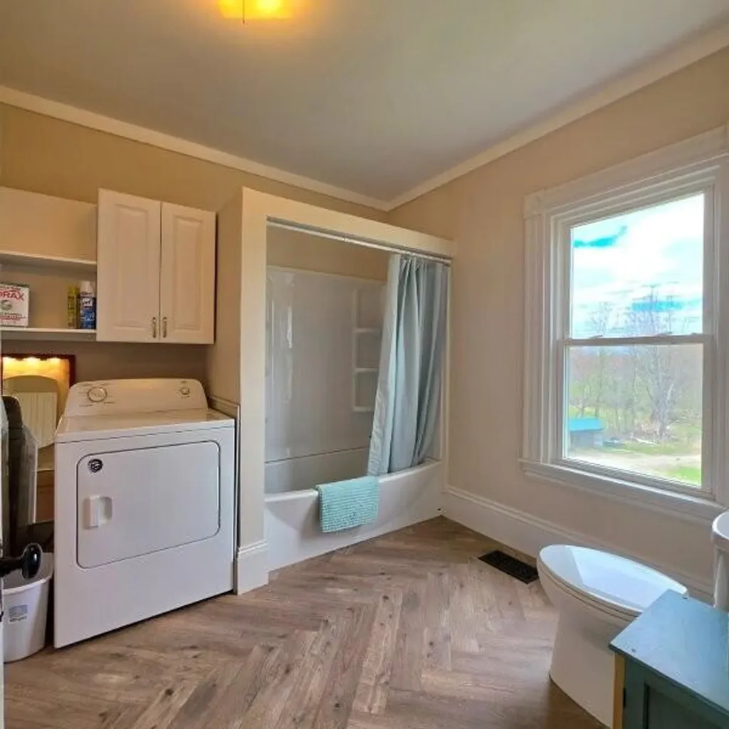 866 Main Street Lincoln ME 04457