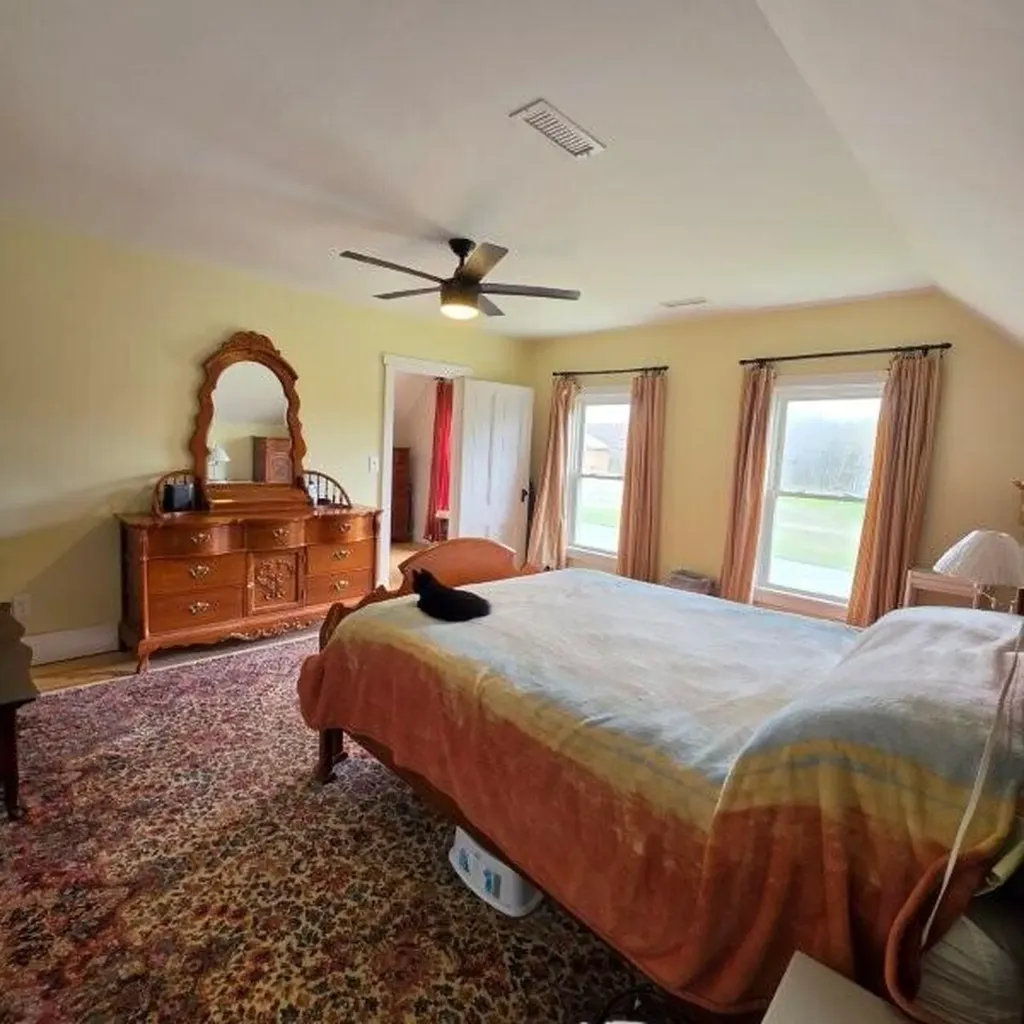 866 Main Street Lincoln ME 04457