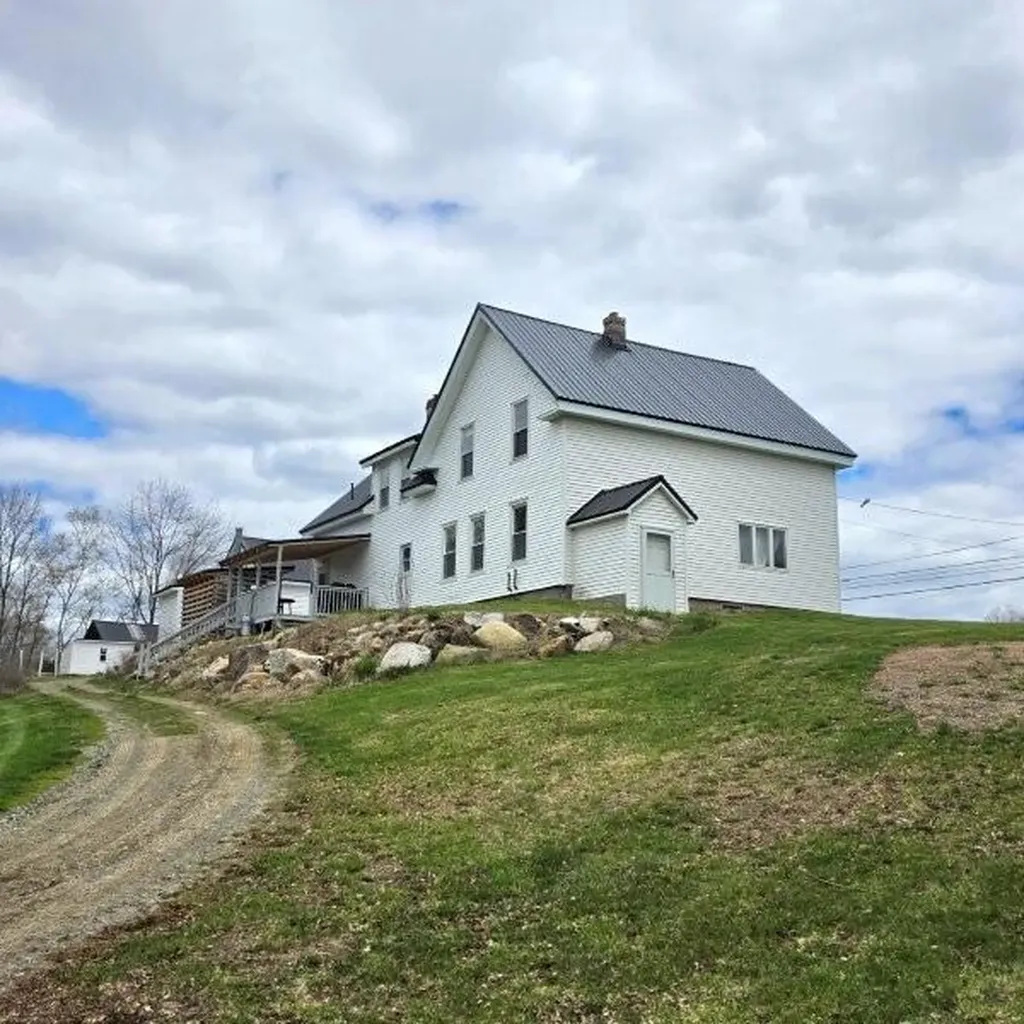 866 Main Street Lincoln ME 04457