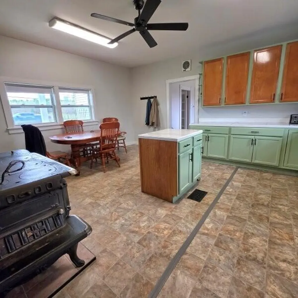 866 Main Street Lincoln ME 04457