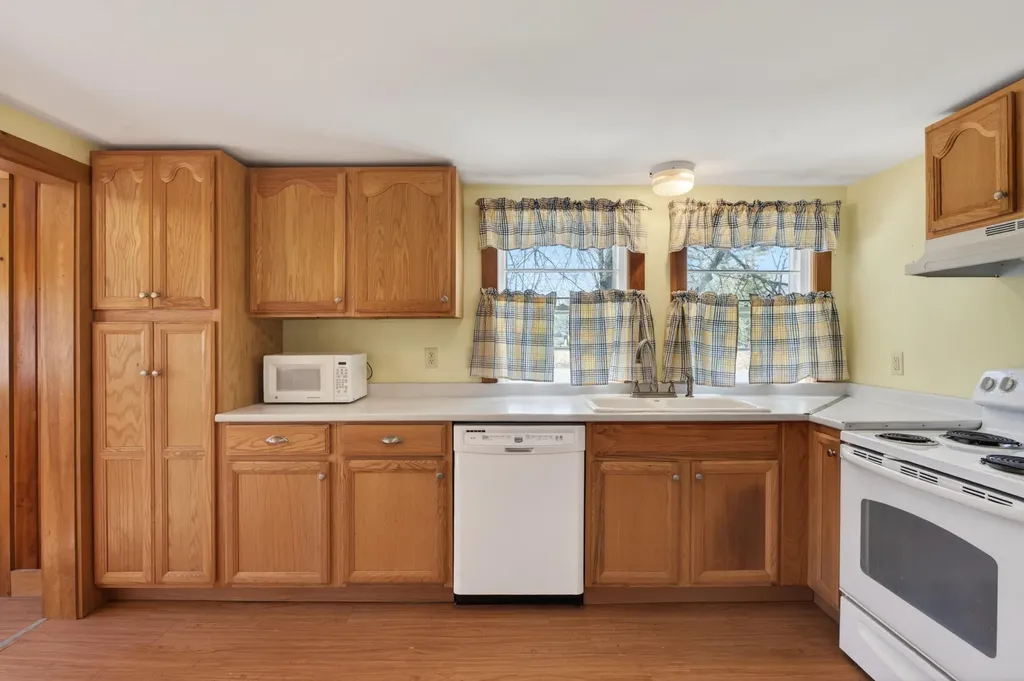 27 Mills Road Rear Kennebunkport ME 04046