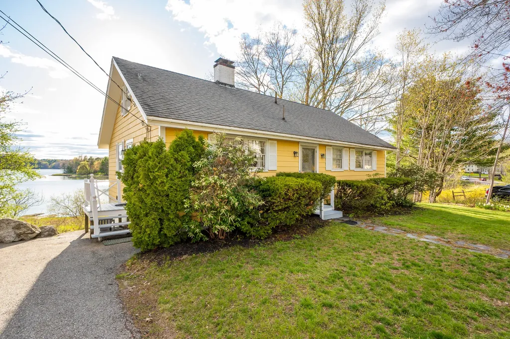 61 Bristol Road Damariscotta ME 04543