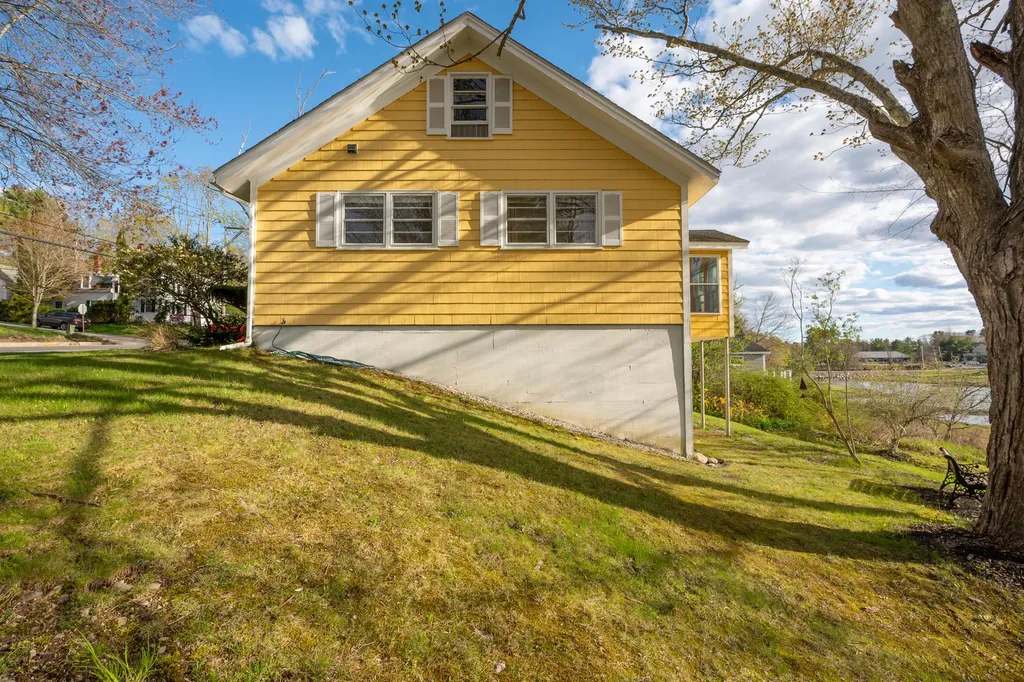 61 Bristol Road Damariscotta ME 04543