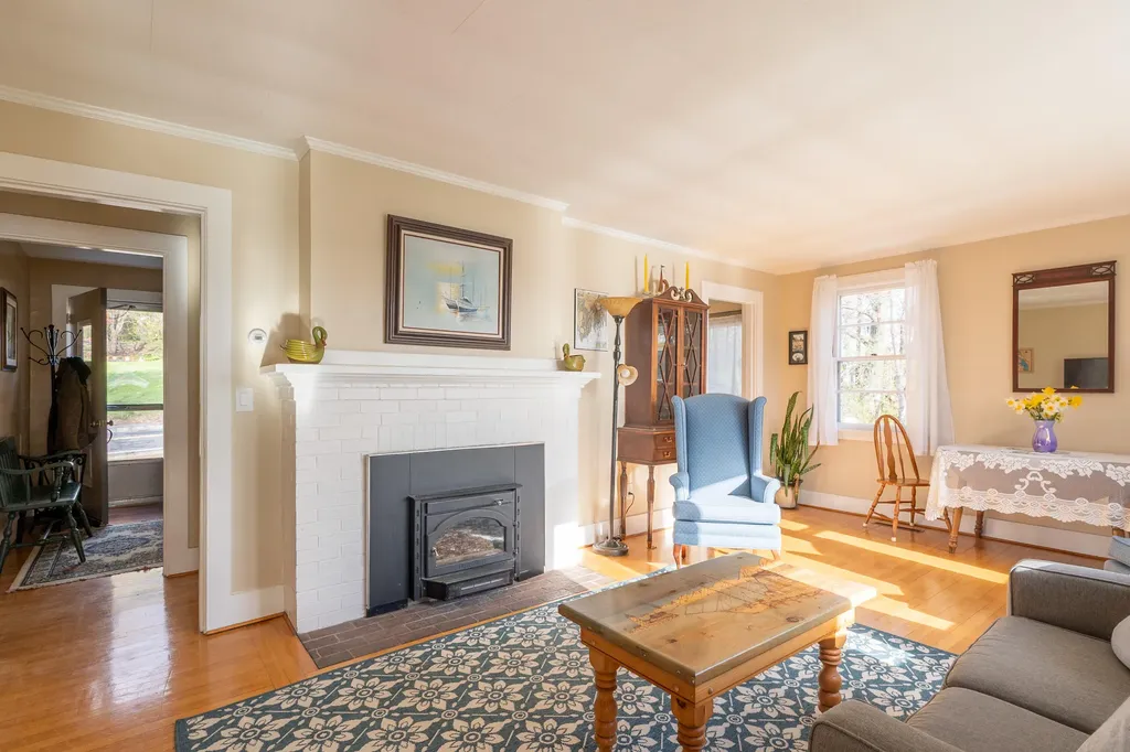 61 Bristol Road Damariscotta ME 04543