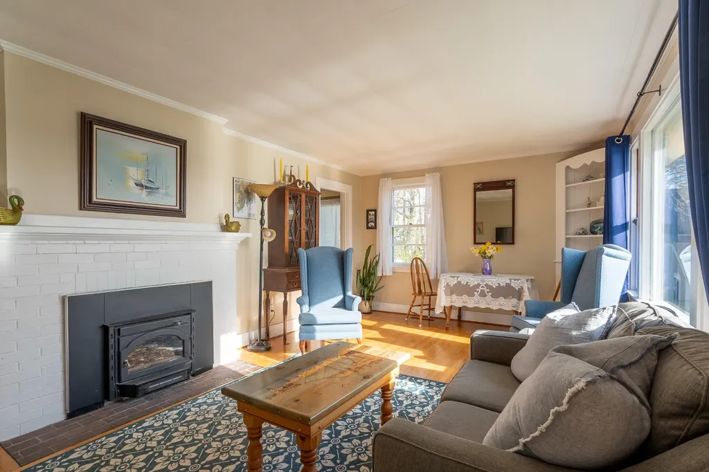 61 Bristol Road Damariscotta ME 04543