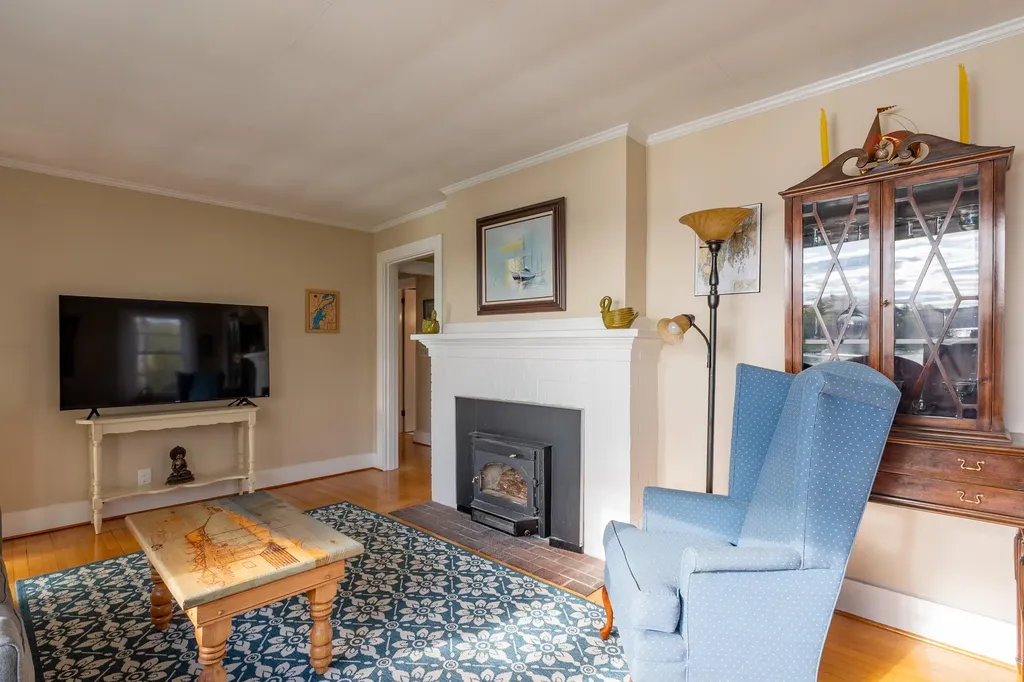 61 Bristol Road Damariscotta ME 04543