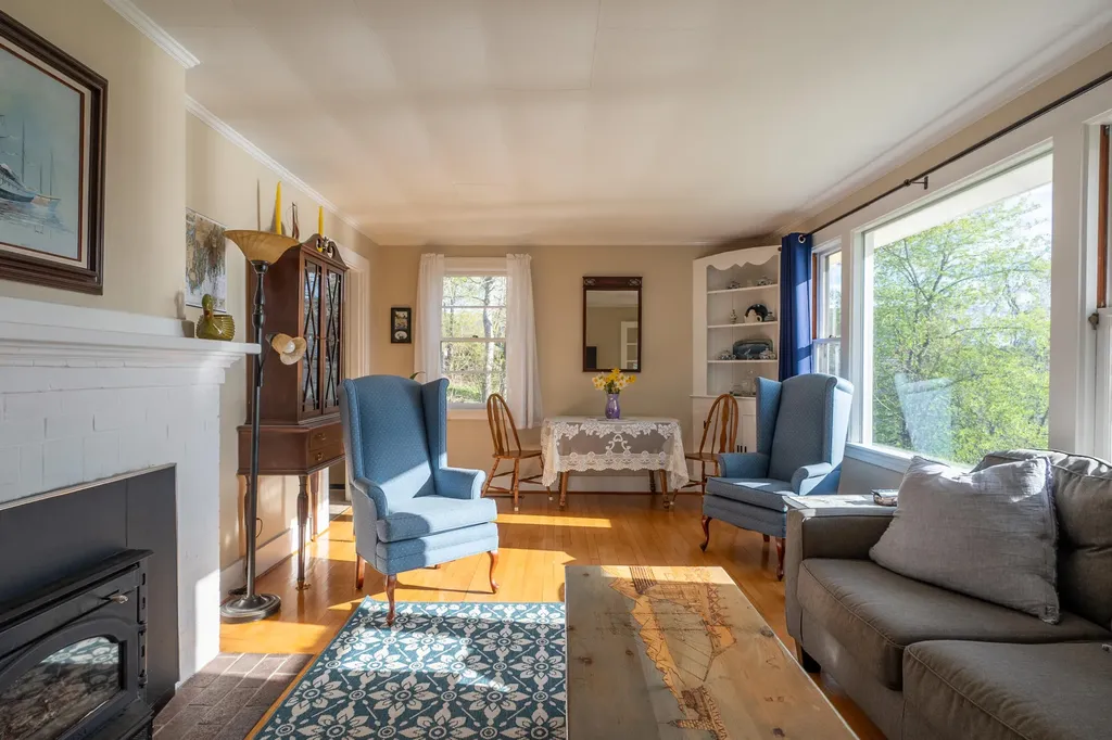 61 Bristol Road Damariscotta ME 04543